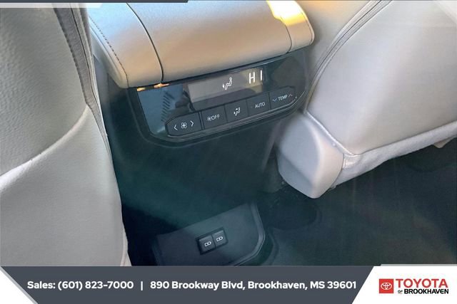 Used 2024 Toyota Highlander XLE image 24