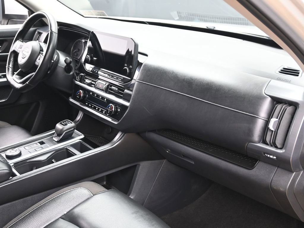 Used 2023 Nissan Pathfinder SL w/ Black Appearance Package image 38