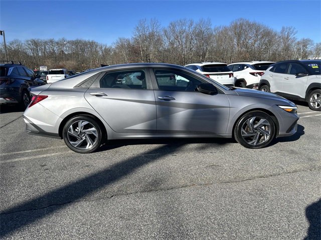 Used 2025 Hyundai Elantra Sport image 2