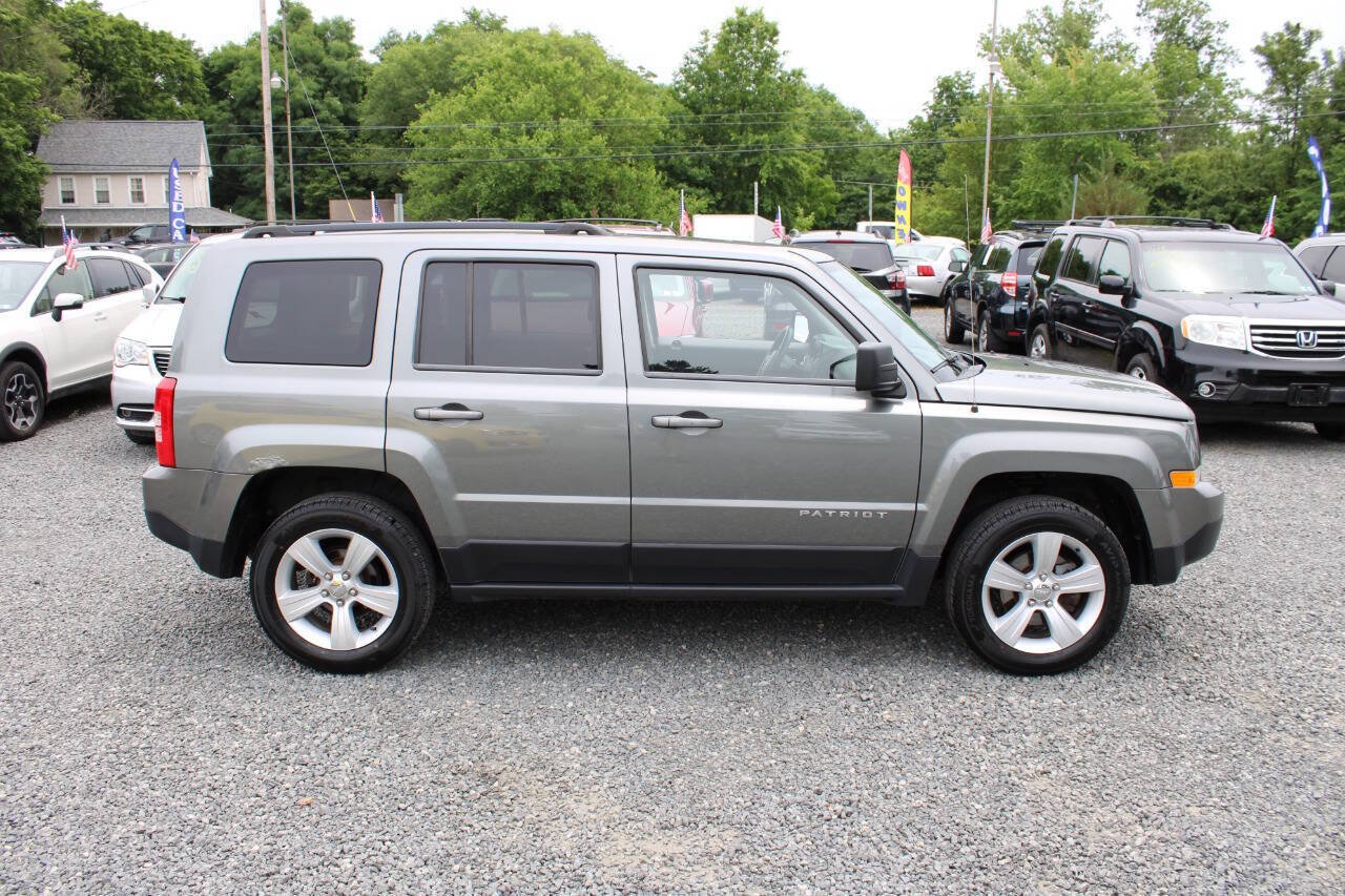 Used 2013 Jeep Patriot Latitude w/ Sun/Sound Group AWD/4WD image 6