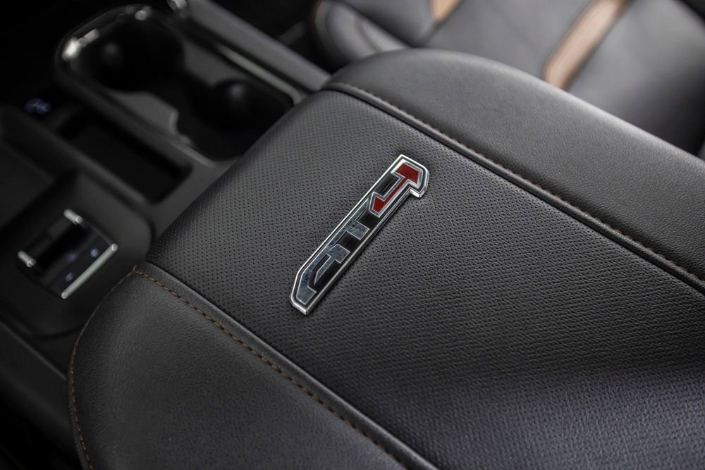 Used 2024 GMC Sierra 2500 AT4 w/ AT4 Premium Plus Package AWD/4WD image 39