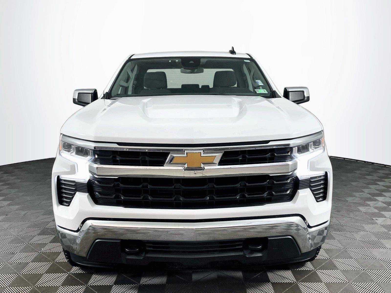Used 2024 Chevrolet Silverado 1500 LT AWD/4WD image 2
