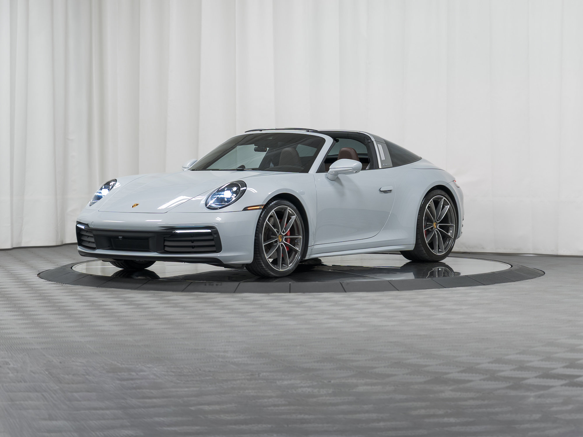 Certified 2024 Porsche 911 Targa 4S w/ Premium Package AWD/4WD image 40