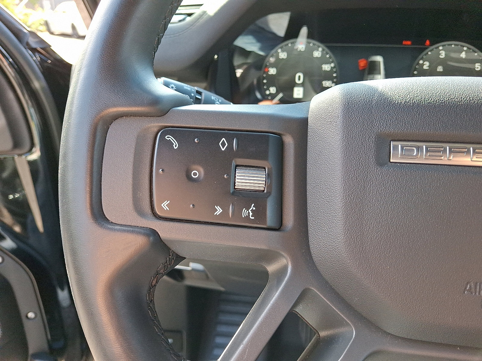 Used 2023 Land Rover Defender 130 X-Dynamic SE image 20