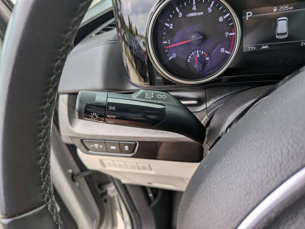 Used 2024 Kia Carnival EX FWD image 33