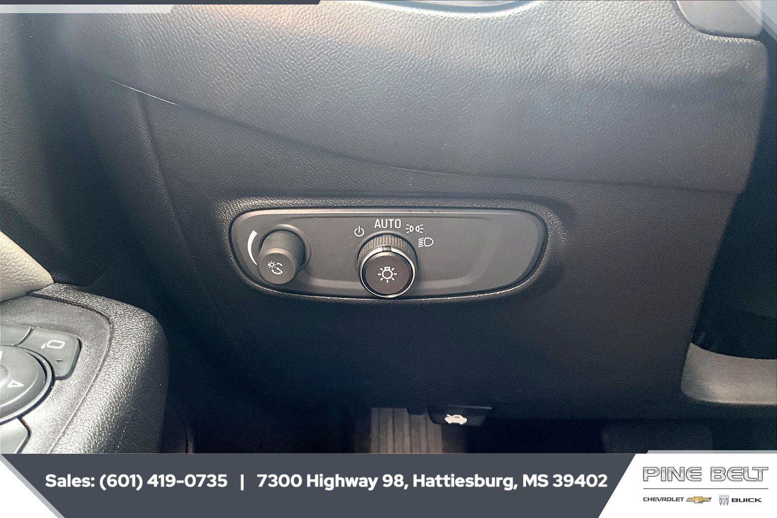 Used 2020 Chevrolet Equinox LS image 23