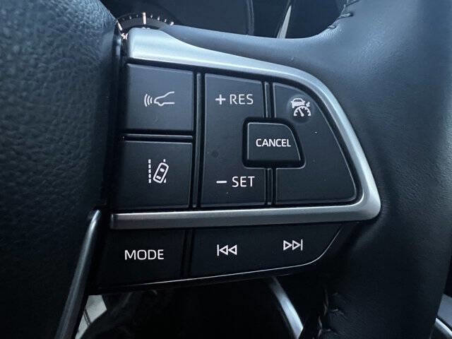 Used 2024 Toyota Highlander AWD image 17