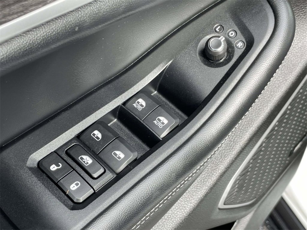 Used 2022 Jeep Grand Cherokee Limited 4xe image 17