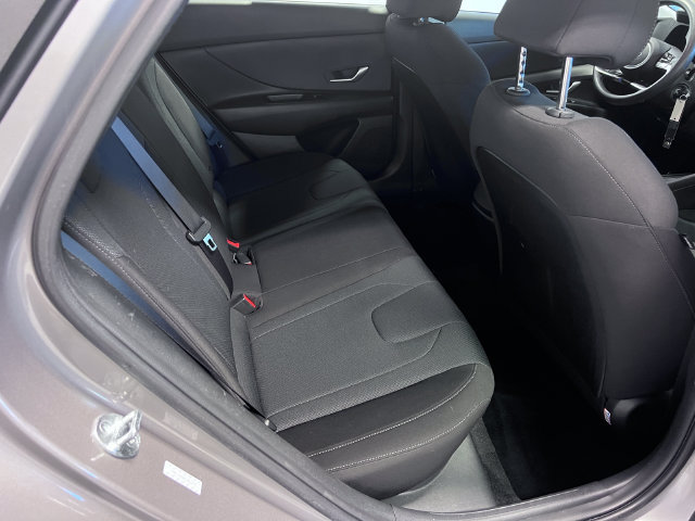 Used 2023 Hyundai Elantra SE FWD image 12