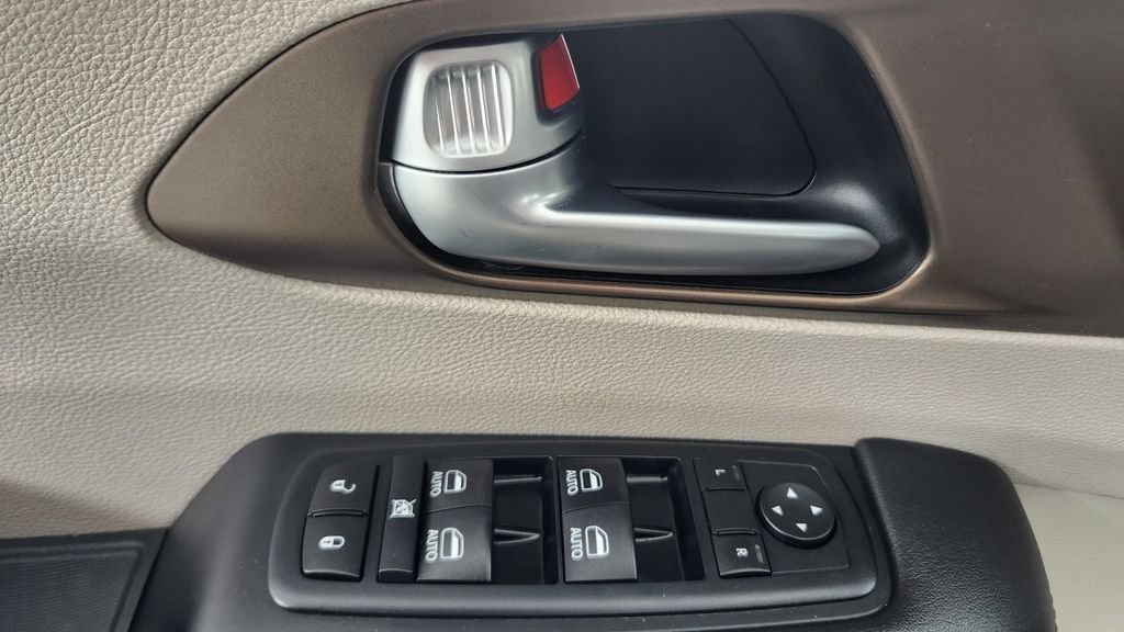 Used 2017 Chrysler Pacifica Touring-L Plus FWD image 24
