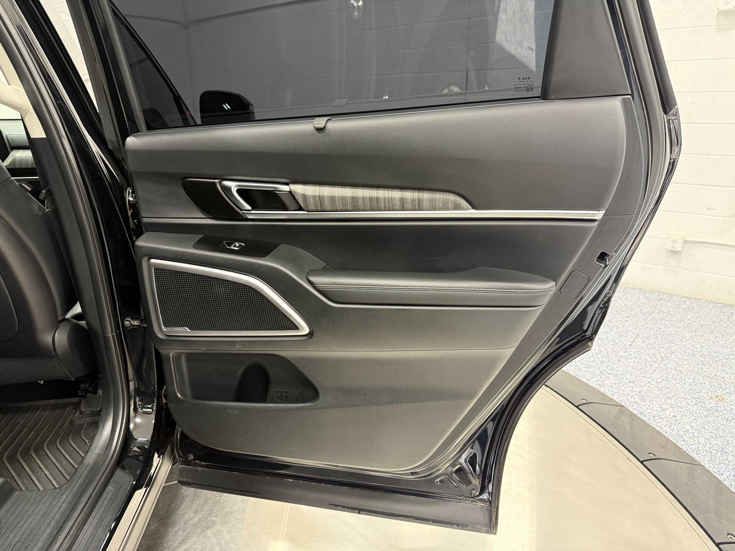 Used 2025 Kia Telluride EX image 33
