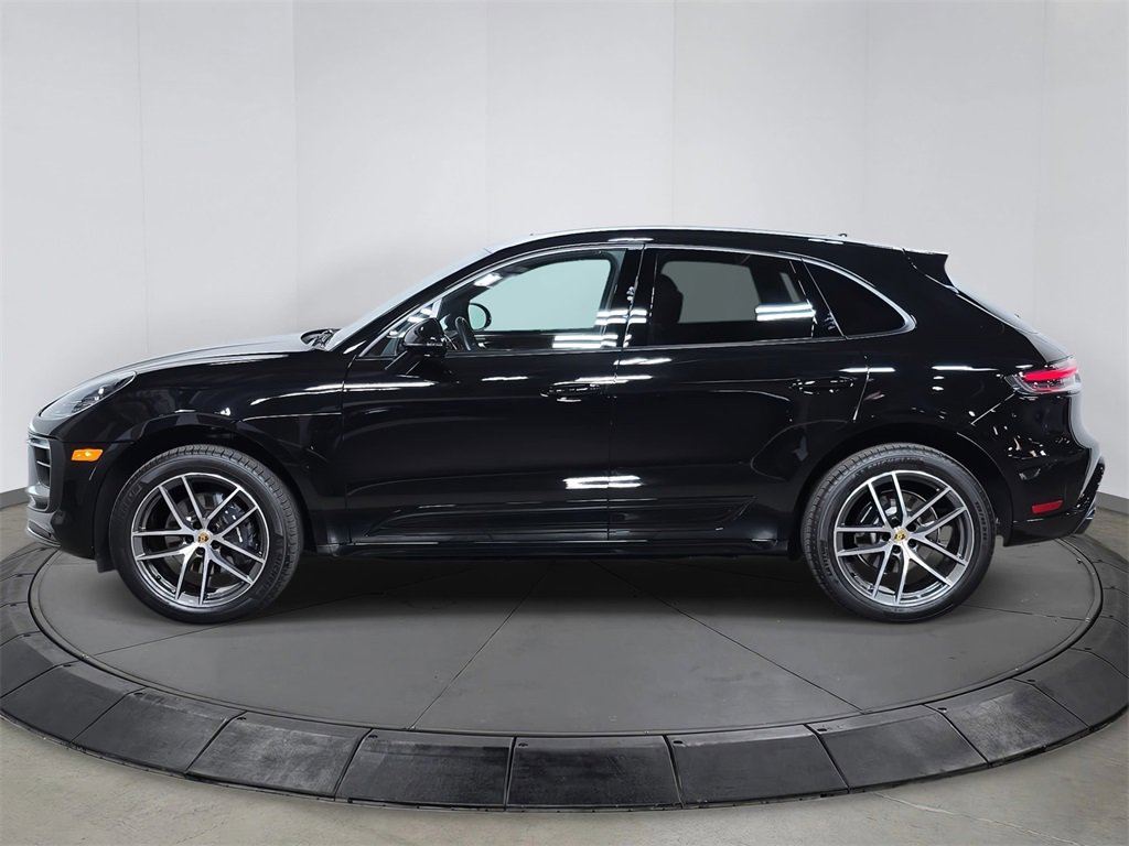 Used 2025 Porsche Macan image 2
