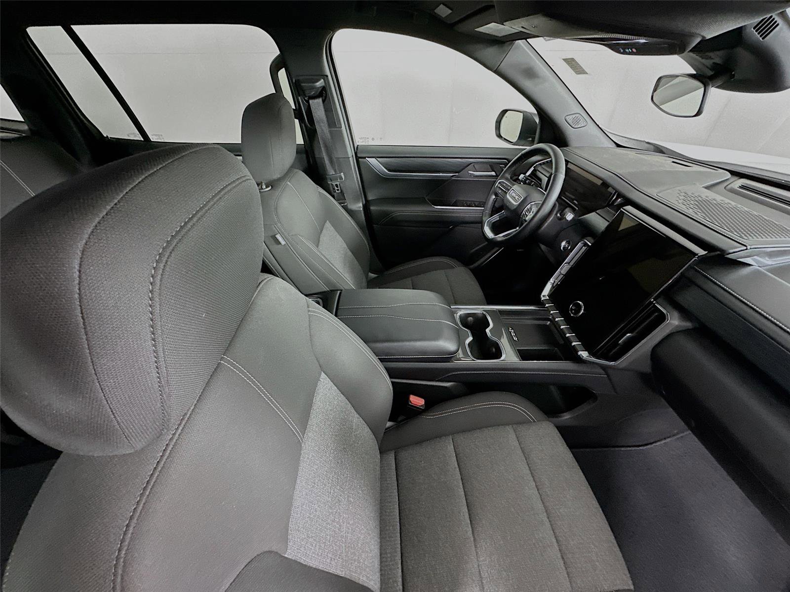 Used 2025 GMC Acadia Elevation image 27