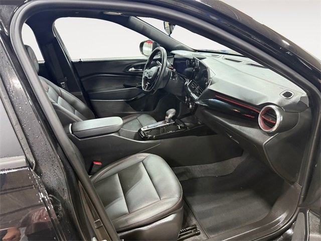 Used 2025 Chevrolet Trax RS w/ Sunroof Package image 15