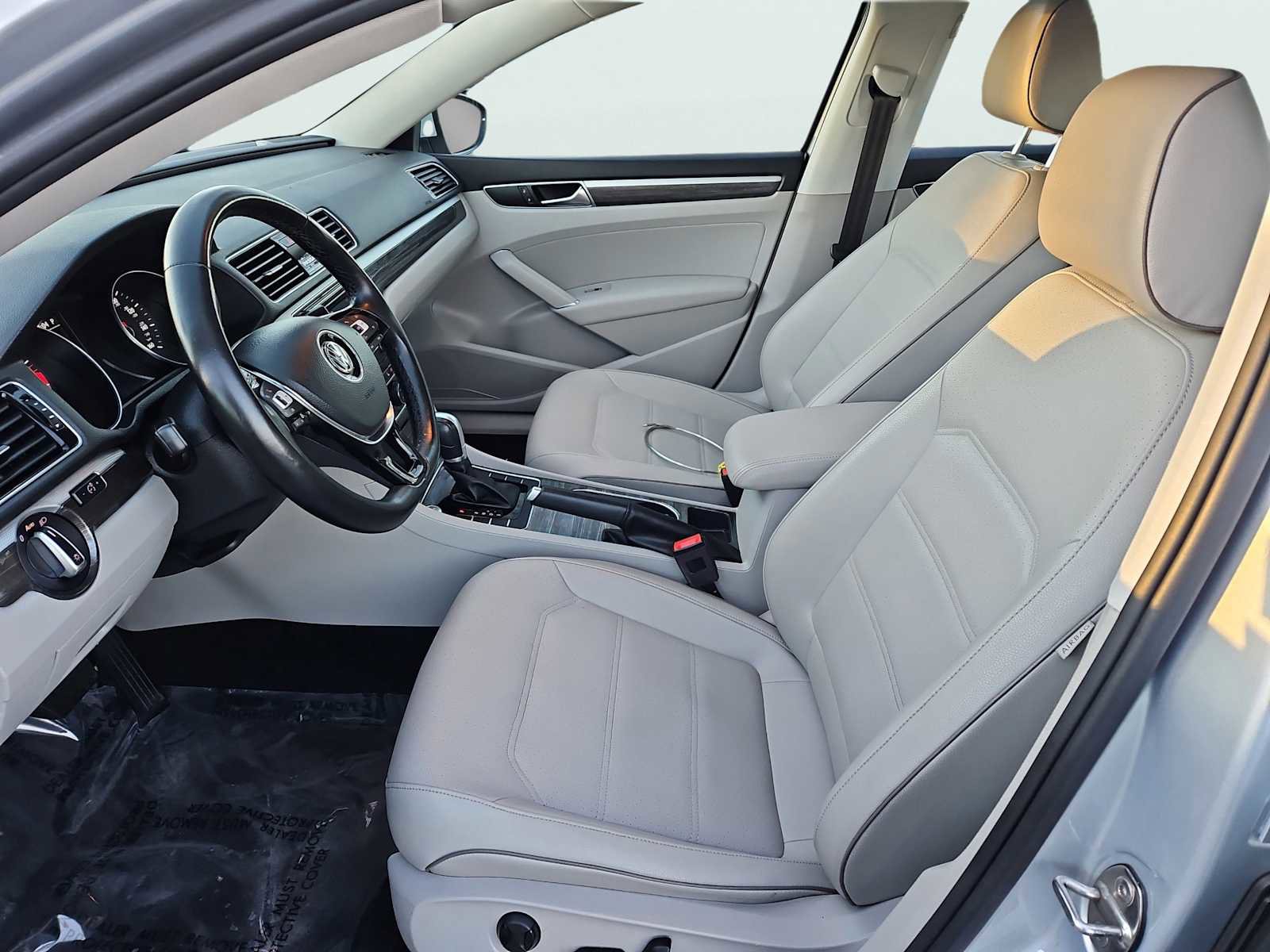 Used 2018 Volkswagen Passat 2.0T SE image 30