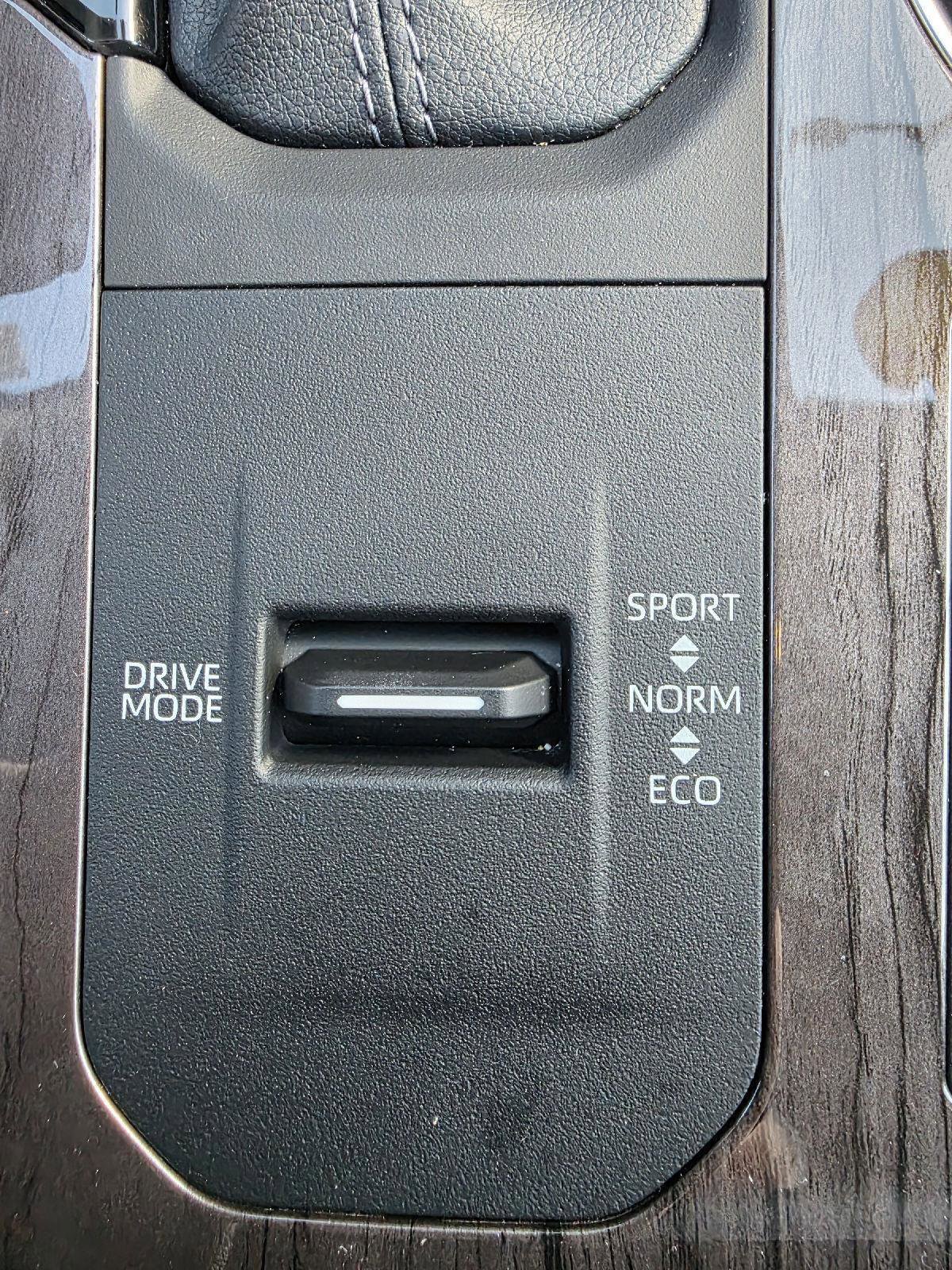 Used 2025 Toyota Highlander Platinum image 29