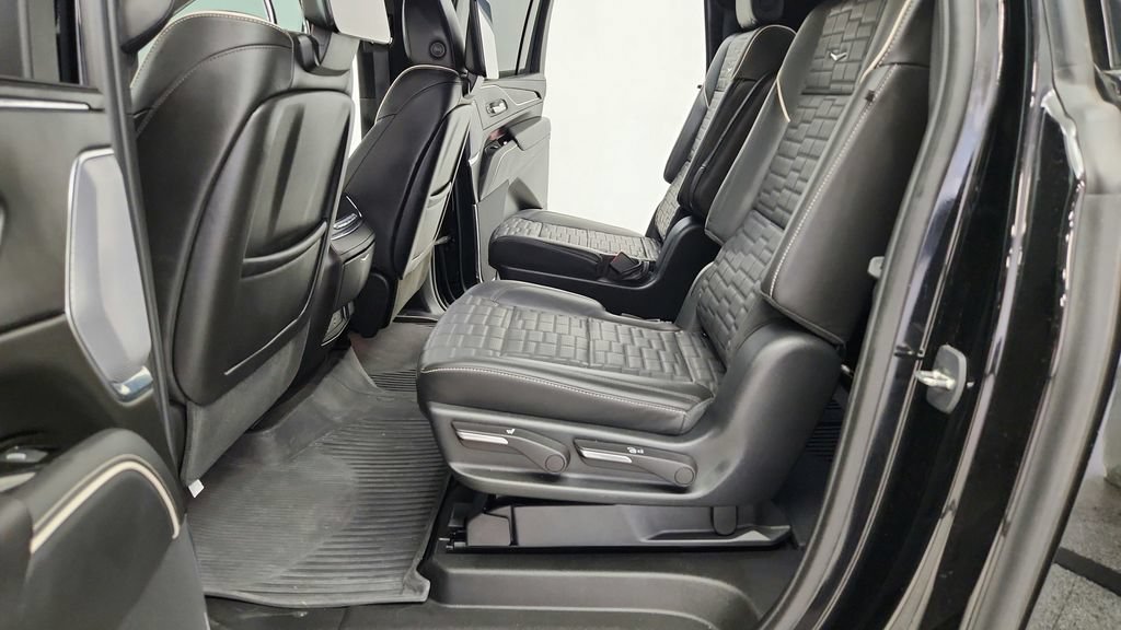 Used 2023 Cadillac Escalade ESV V w/ Heavy-Duty Trailer Package AWD/4WD image 36