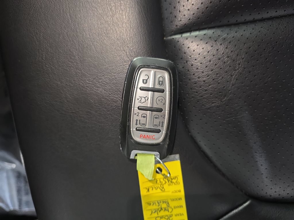 Used 2023 Chrysler Pacifica Touring-L FWD image 36