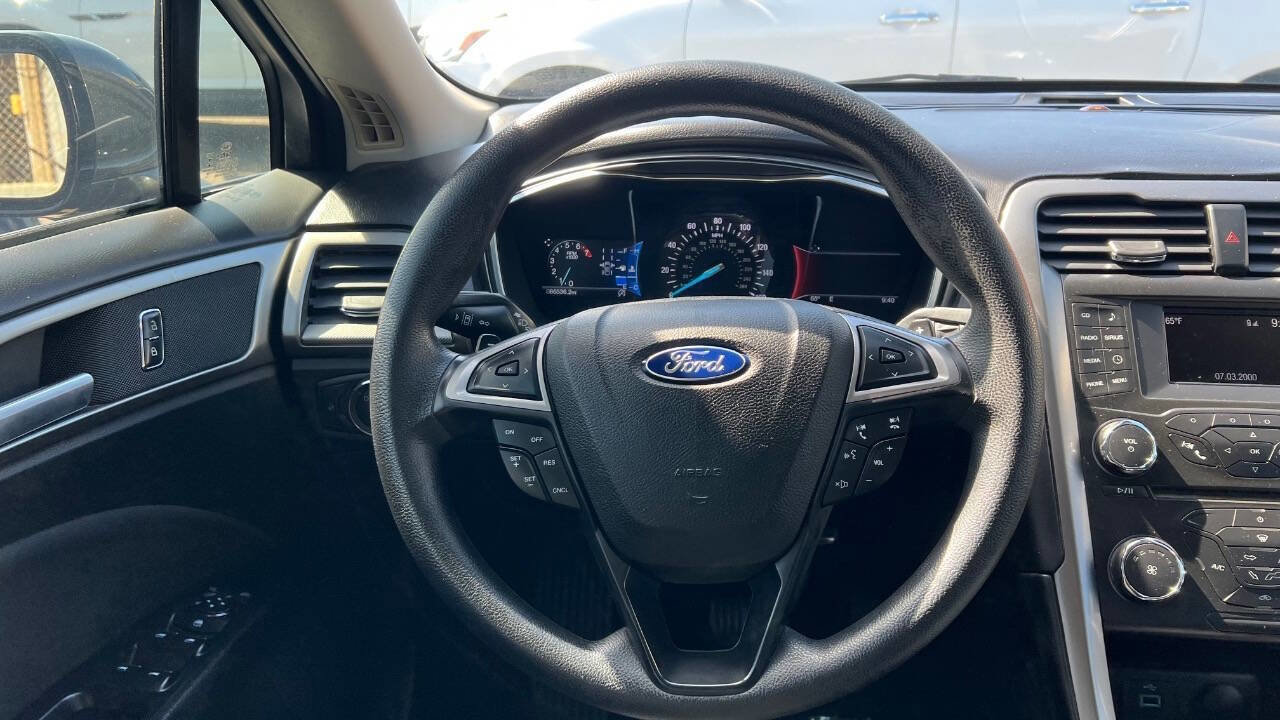 Used 2017 Ford Fusion SE image 10
