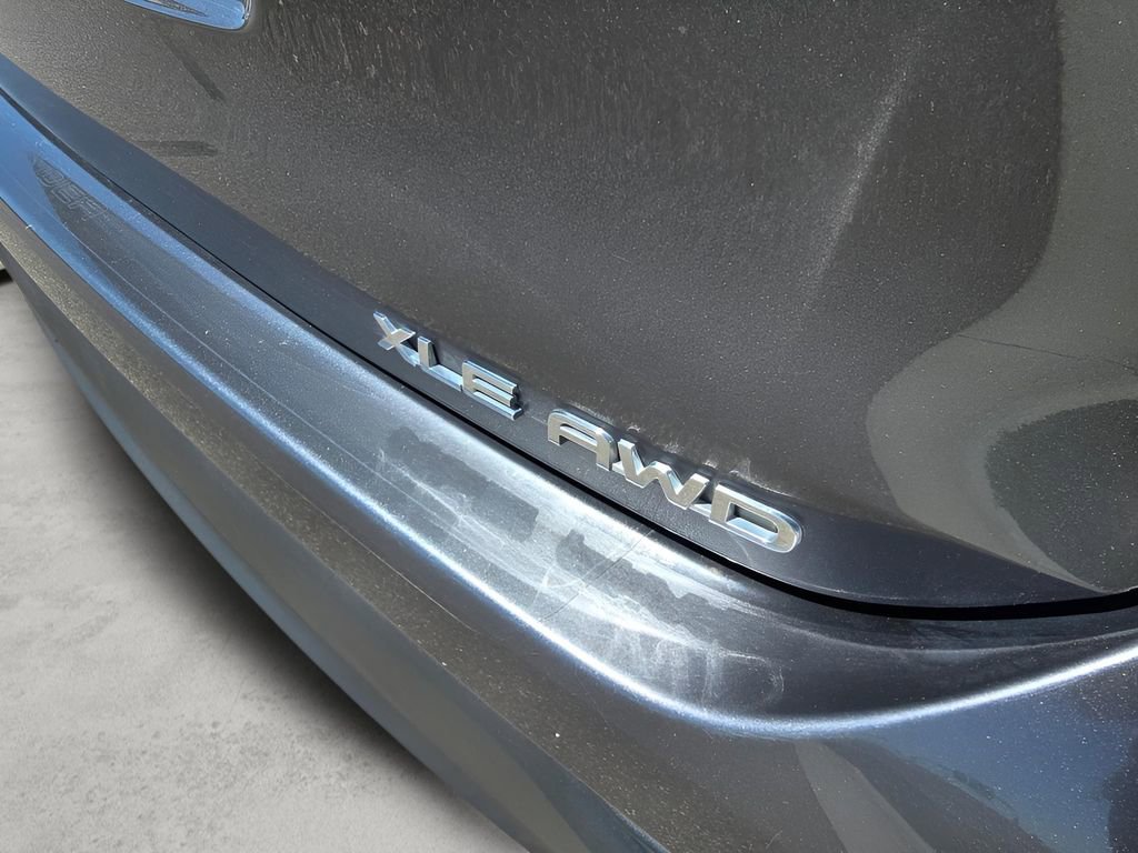 Used 2021 Toyota Highlander XLE AWD/4WD image 29