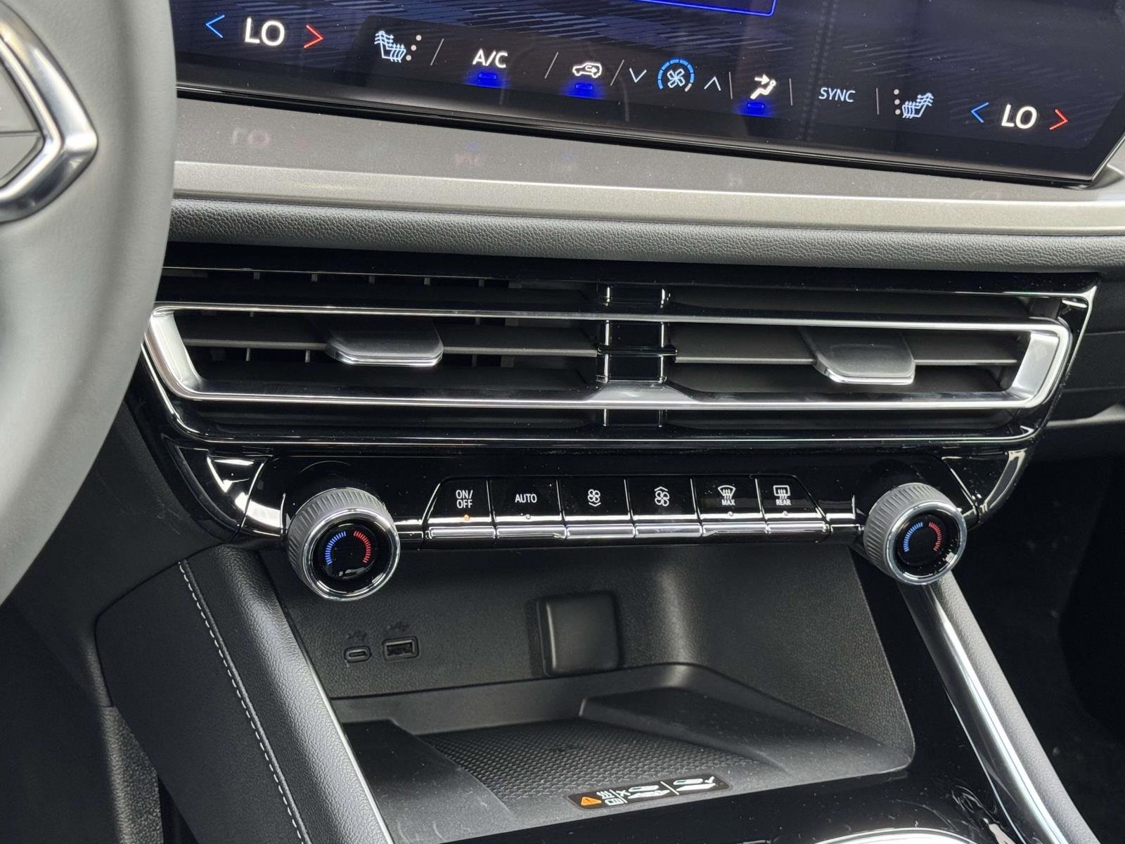 New 2026 Chevrolet Traverse LT w/ Driver Confidence Package image 10