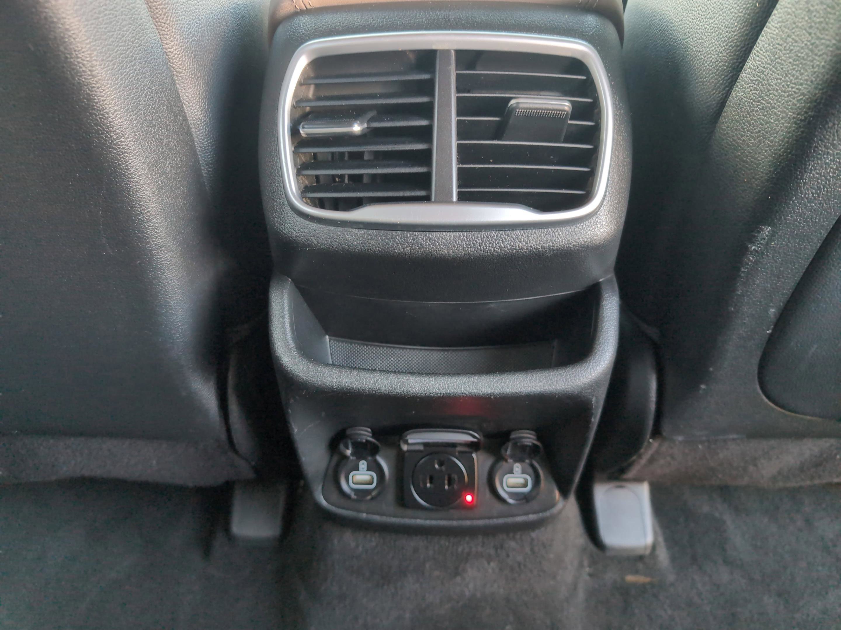 Used 2020 Hyundai Santa Fe Limited image 24