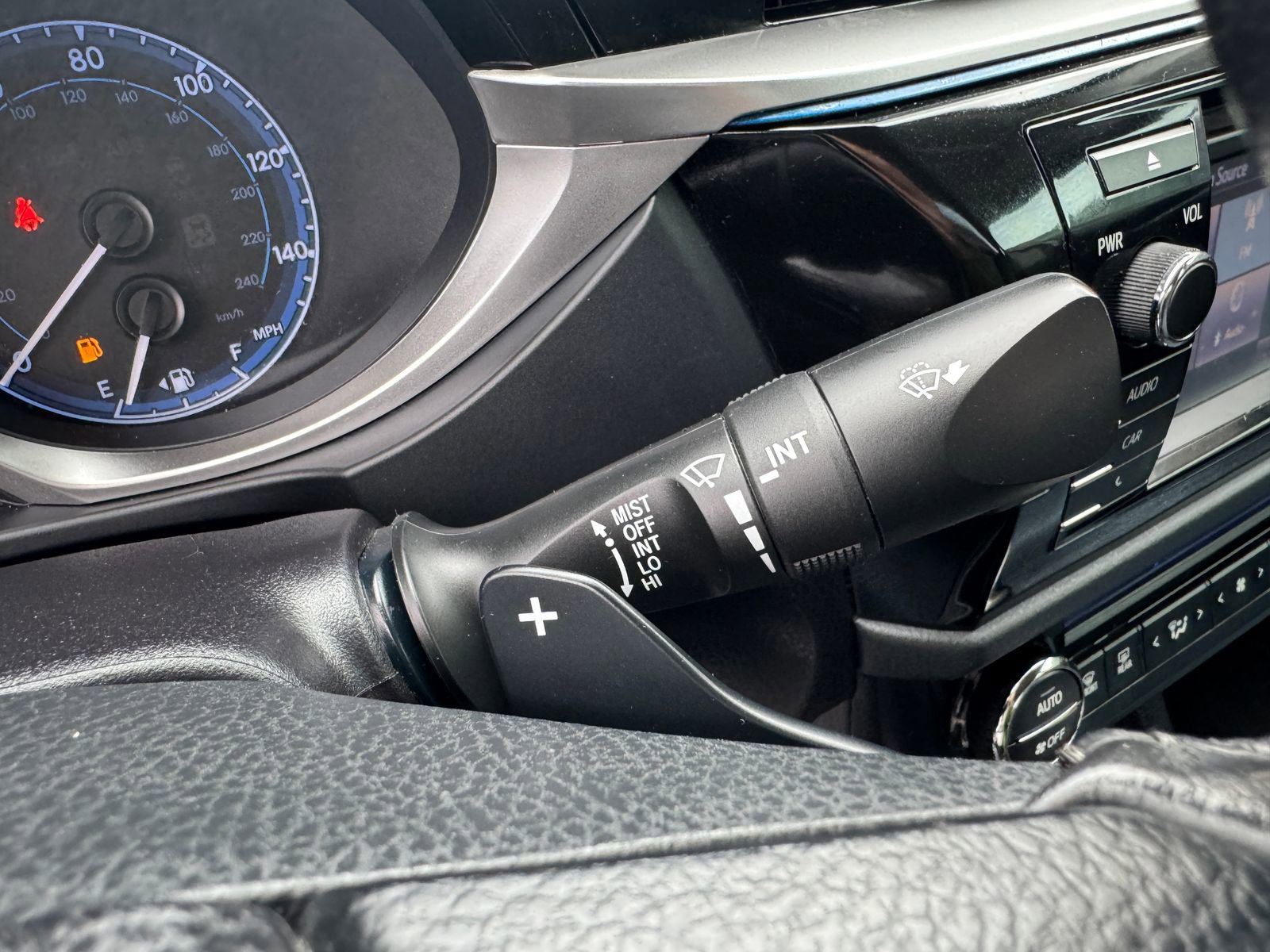 Used 2015 Toyota Corolla S FWD image 31