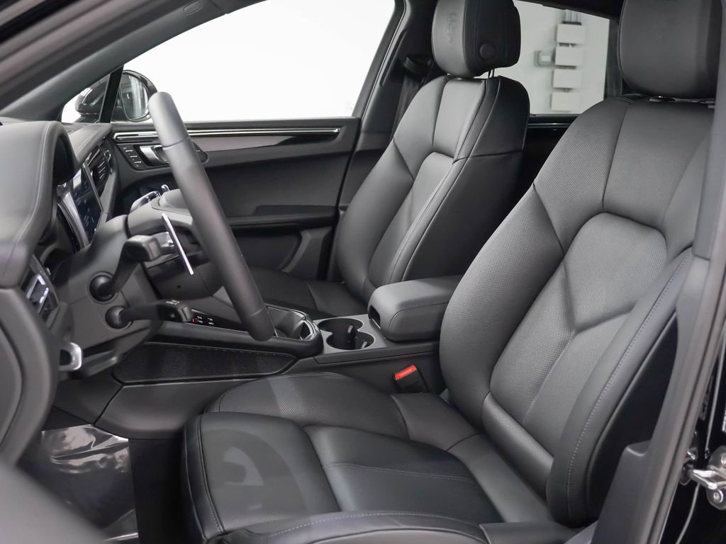 Used 2026 Porsche Macan AWD/4WD image 47