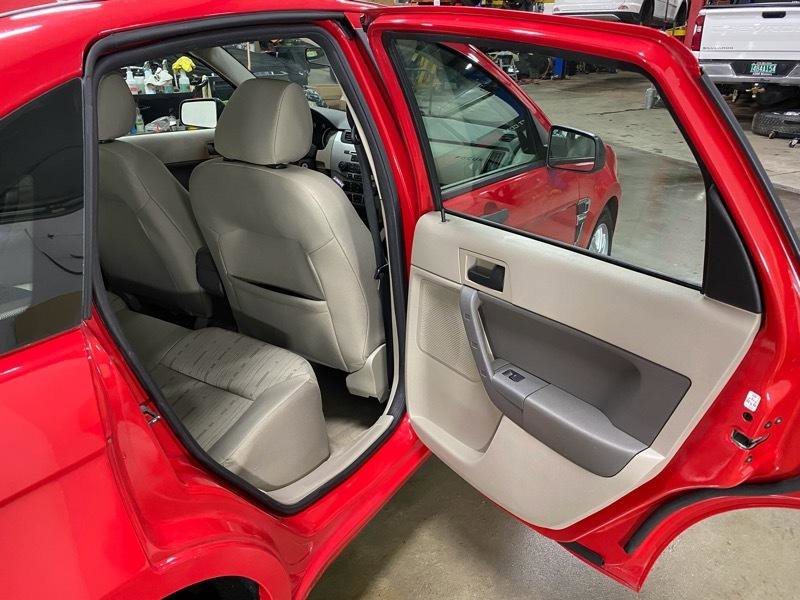 Used 2008 Ford Focus SE image 17