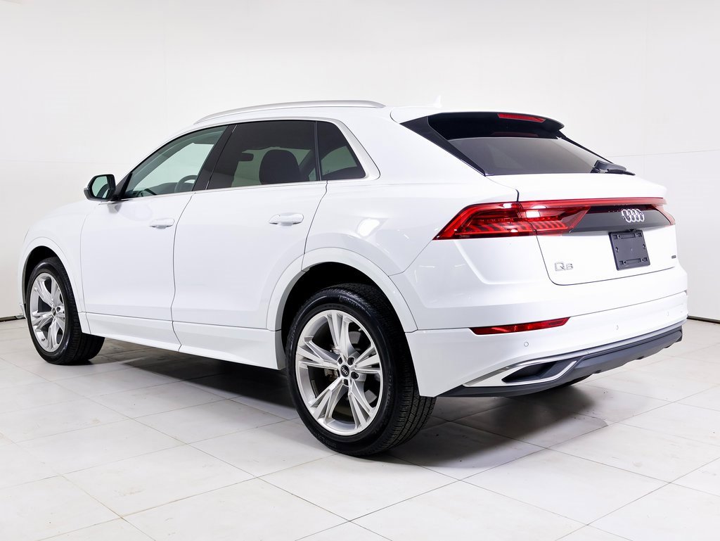 Used 2023 Audi Q8 Premium image 3