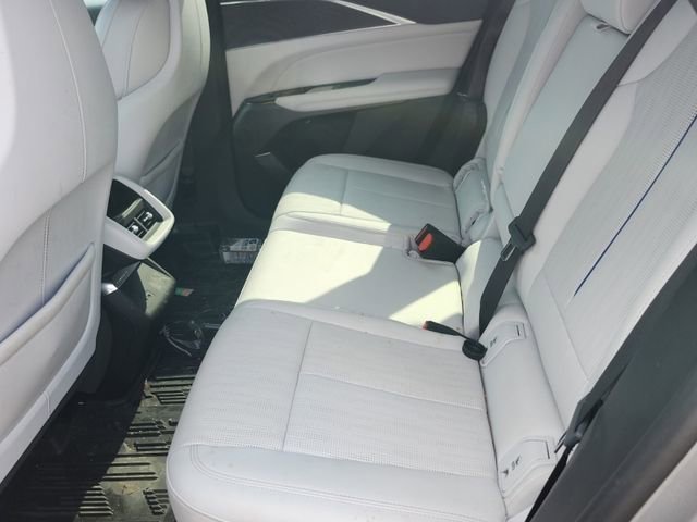Used 2024 Cadillac Lyriq Luxury image 12