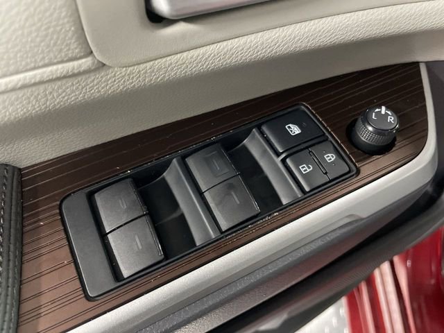 Used 2021 Toyota Sienna XLE image 13