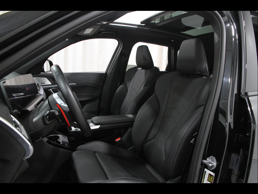 Certified 2025 BMW X1 M35i AWD/4WD image 5