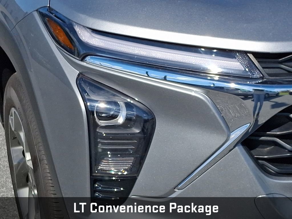 Used 2025 Chevrolet Trax LT w/ LT Convenience Package FWD image 11