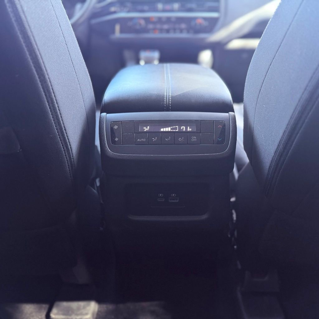 Used 2025 Nissan Pathfinder SV image 29