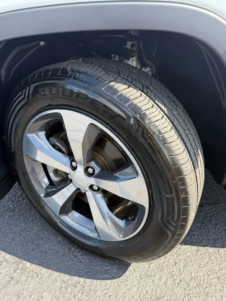 Used 2019 Jeep Cherokee Limited AWD/4WD image 42