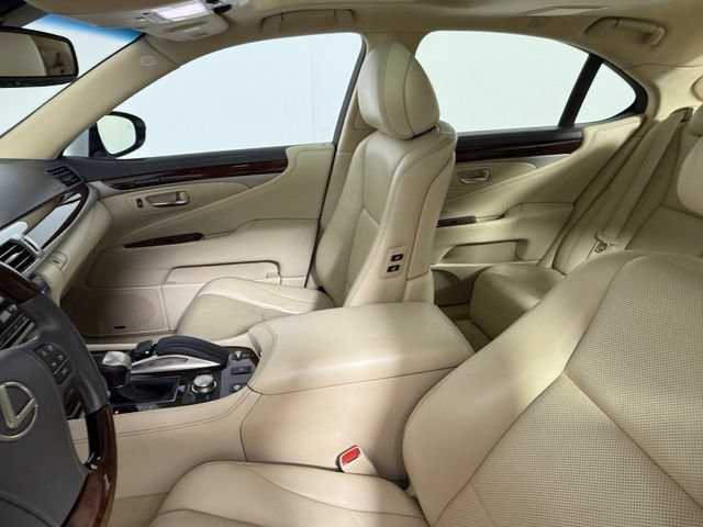 Used 2016 Lexus LS 460 w/ Comfort Package RWD image 30