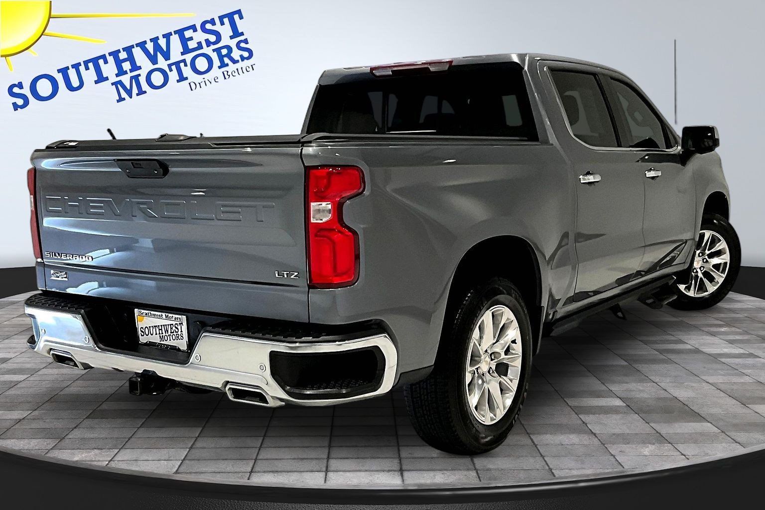 Used 2022 Chevrolet Silverado 1500 LTZ w/ LTZ Premium Package AWD/4WD image 7