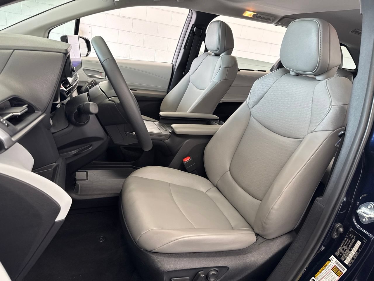 Used 2026 Toyota Sienna XLE FWD image 16