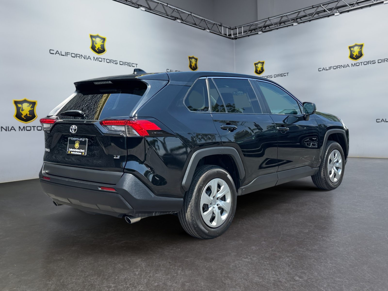 Used 2022 Toyota RAV4 LE FWD image 5