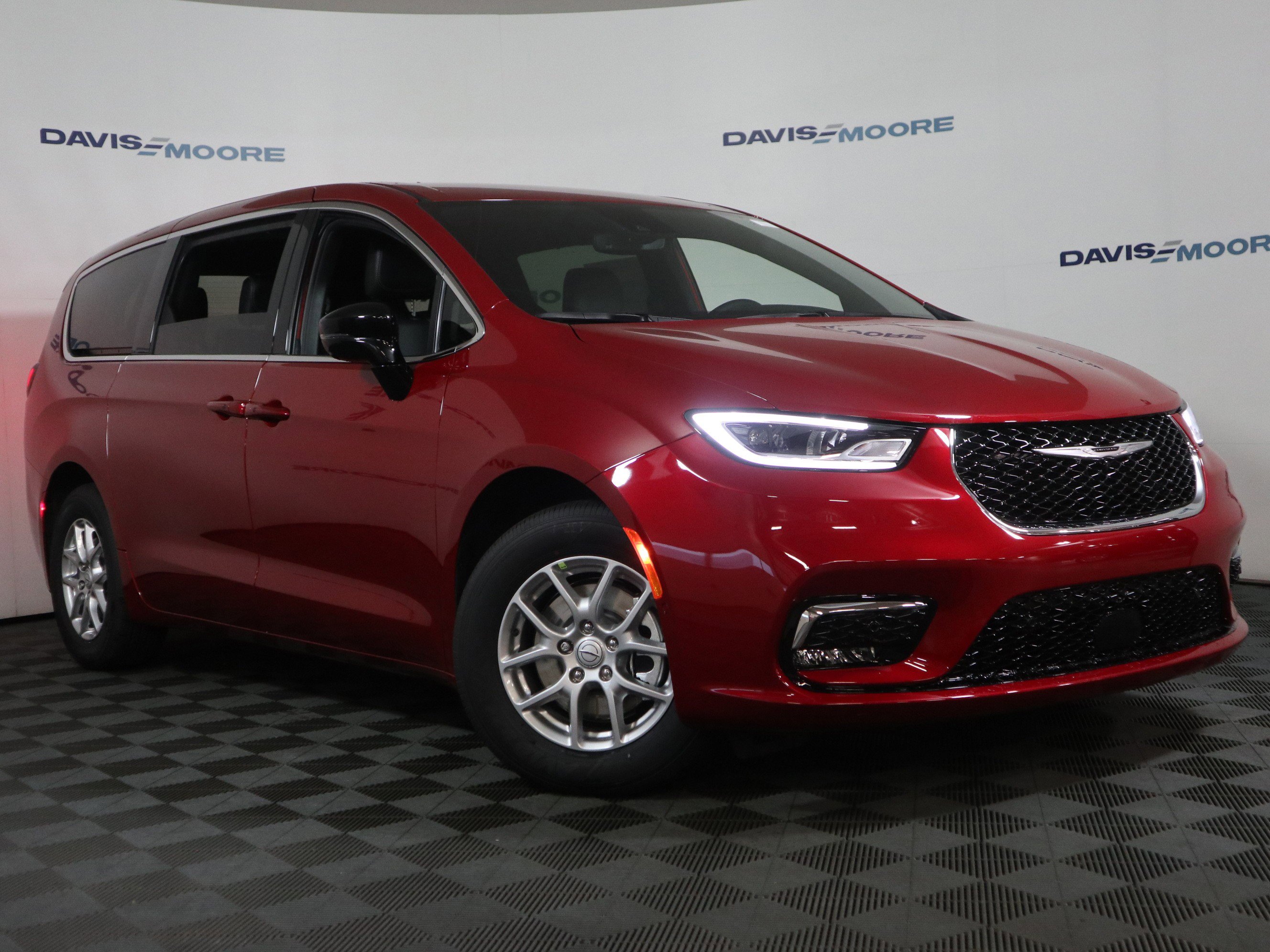 New 2026 Chrysler Pacifica Select image 2