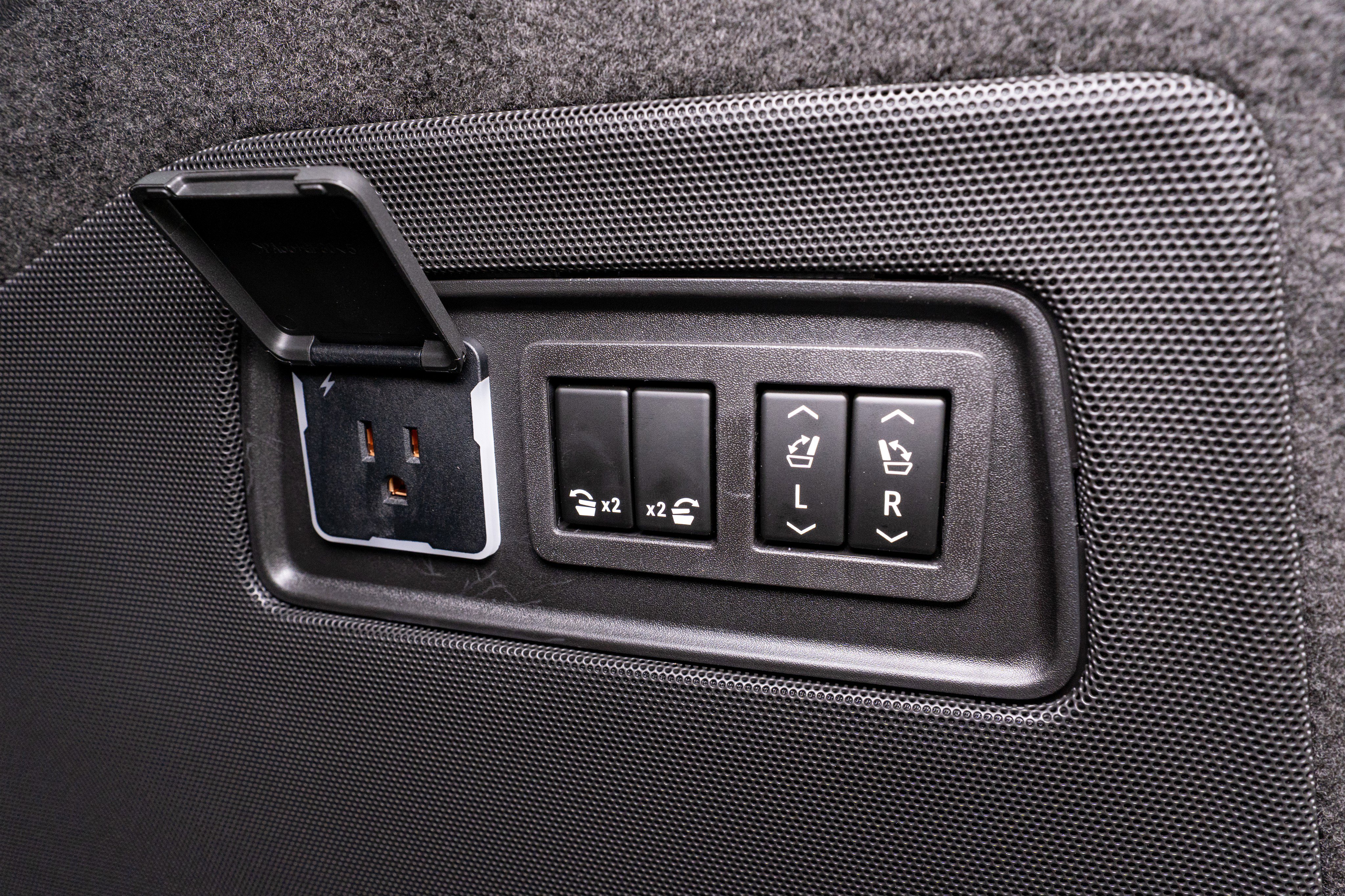 Used 2026 Cadillac Escalade V w/ LPO, ONYX Package AWD/4WD image 47
