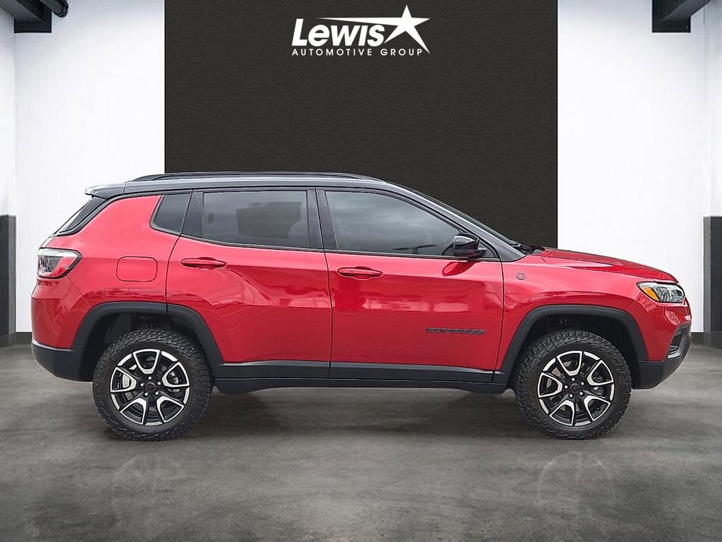 Used 2025 Jeep Compass Trailhawk AWD/4WD image 5