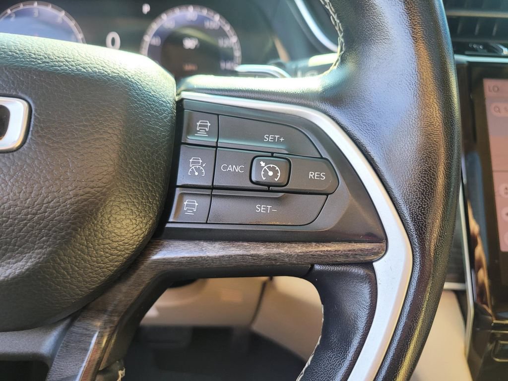 Used 2022 Jeep Grand Cherokee Limited AWD/4WD image 32