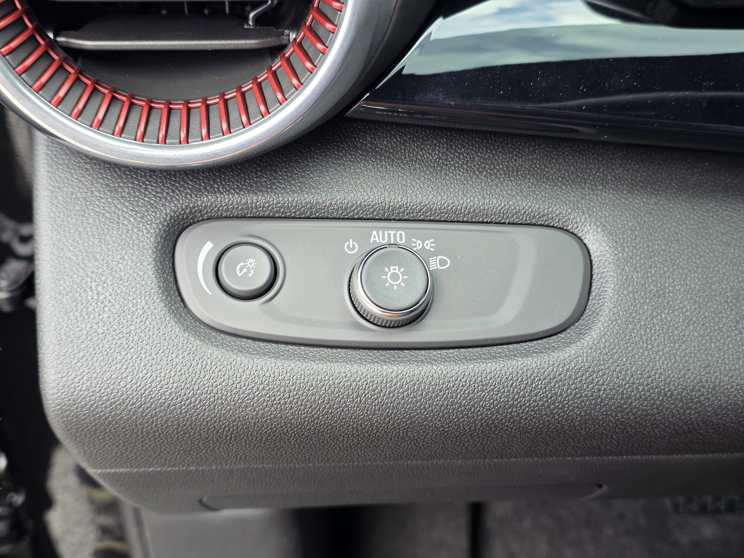 New 2026 Chevrolet Trax RS w/ Sunroof Package image 31