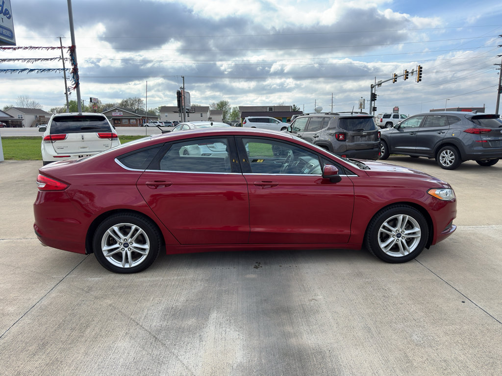Used 2018 Ford Fusion SE w/ Fusion SE Technology Package FWD image 2