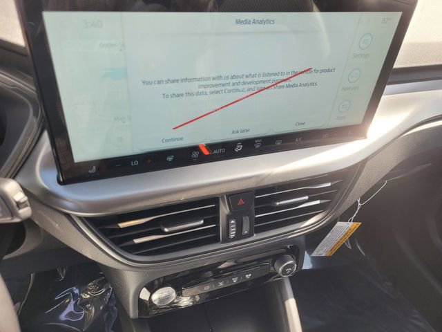 New 2025 Ford Escape SE image 9