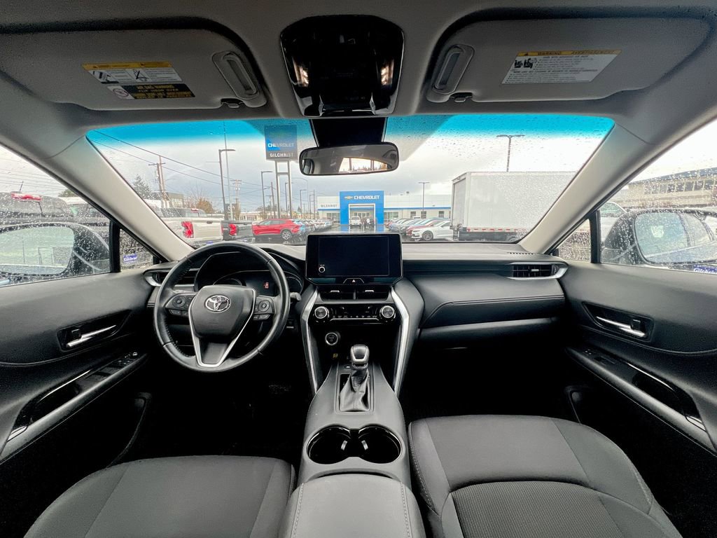 Used 2024 Toyota Venza LE image 18