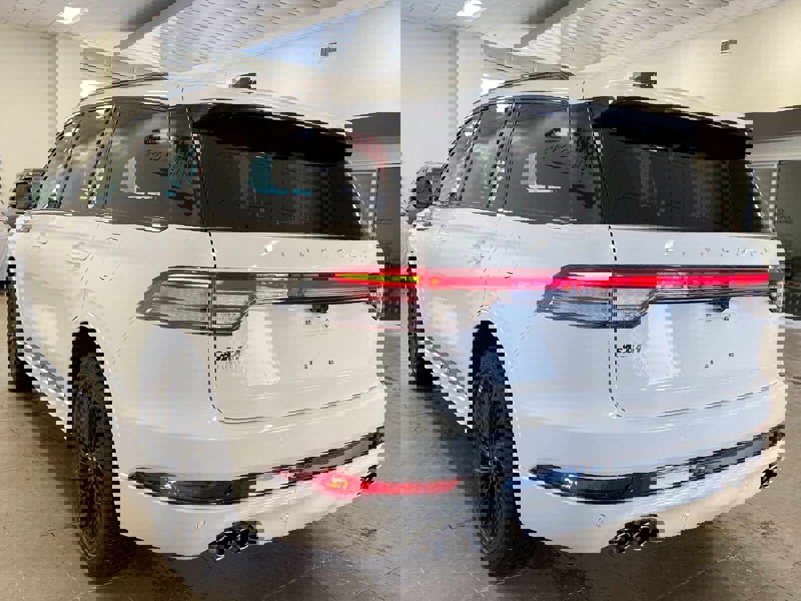 New 2026 Lincoln Aviator Reserve w/ Jet Appearance Package image 5