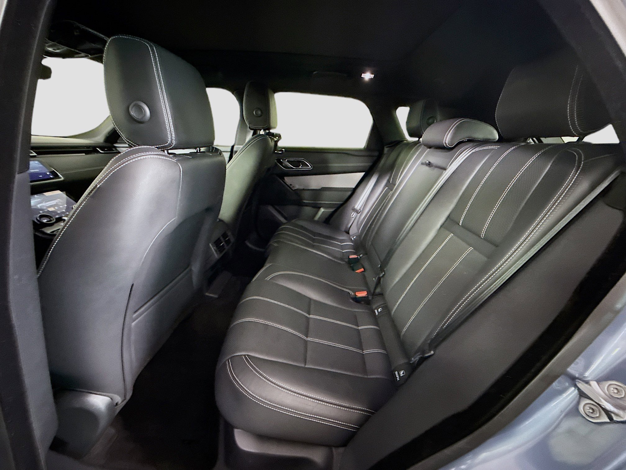 Used 2023 Land Rover Range Rover Velar R-Dynamic S image 25